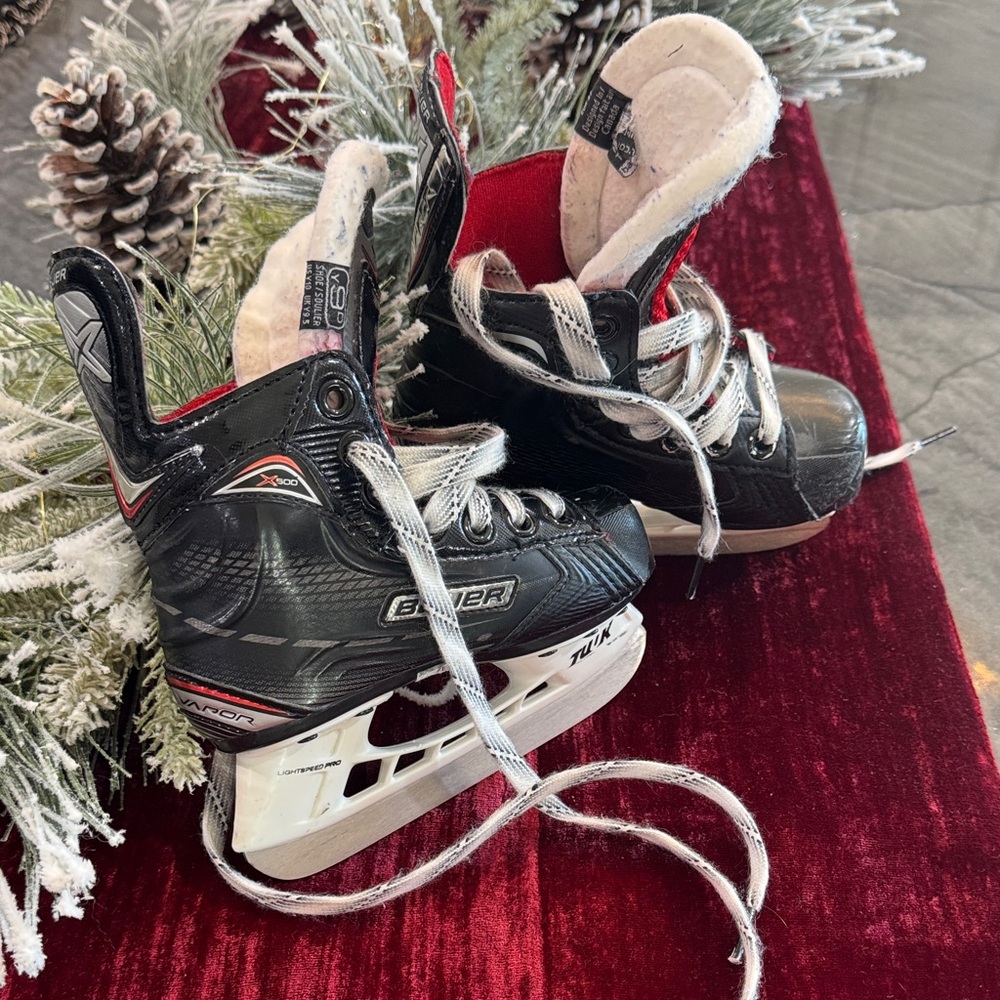 Bauer VAPOR X Black and White Kids Hockey Skates  size 9 youth